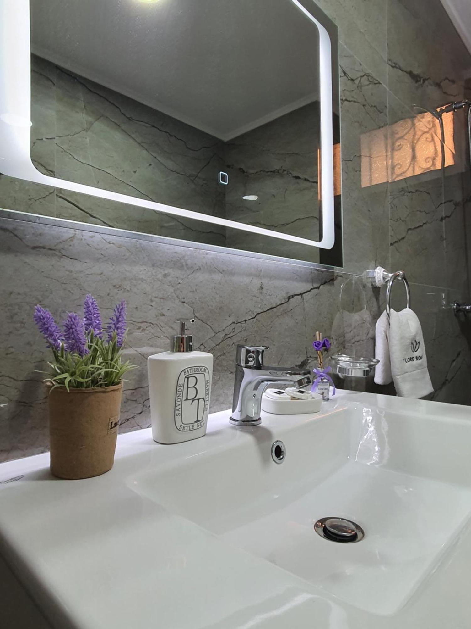 Flore Rooms Sarandë 객실 사진